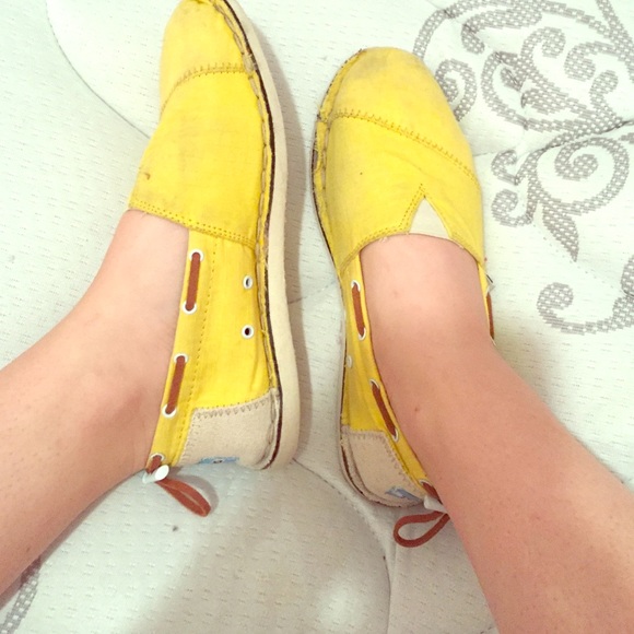 Yellow TOMS