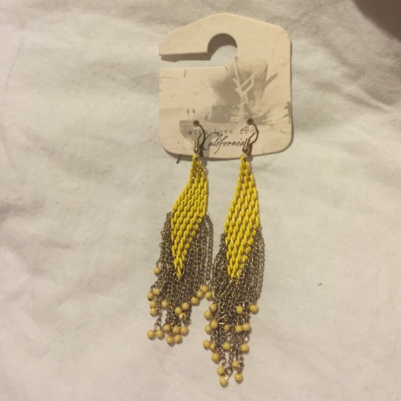 Yellow & Gold Dangly Earings!