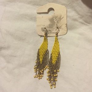 Yellow & Gold Dangly Earings!