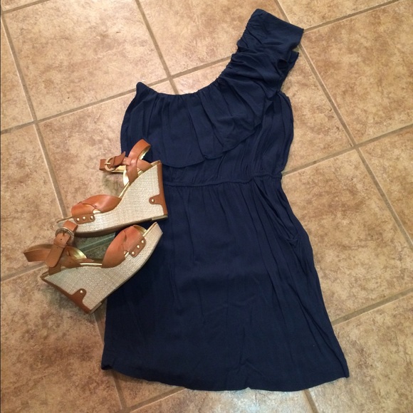 Boutique brand one shoulder ruffle top dress