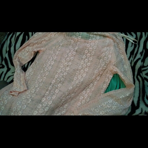 Long shirt for over leggings. - Picture 3 of 3