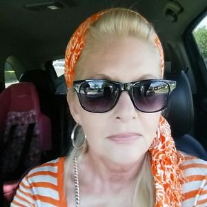 Meet your Posher, Debbie