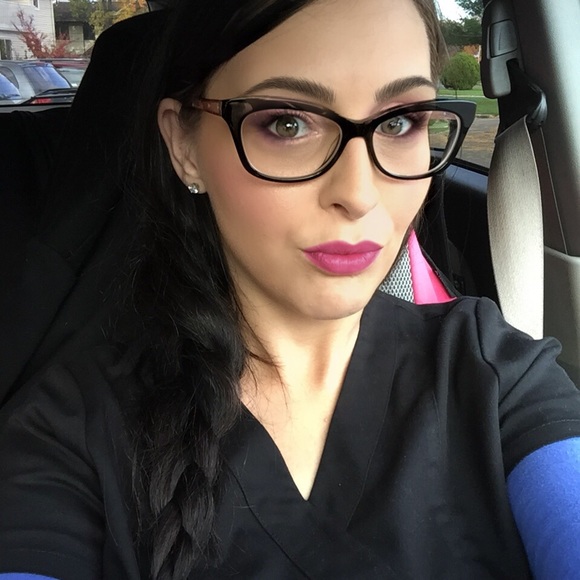 Meet your Posher, Ms Tina Marie - Picture 7 of 8