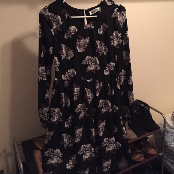 Floral LS dress - Picture 1 of 4