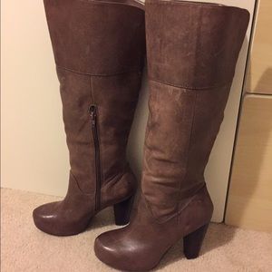 Knee high stylish boots from Steve Madden