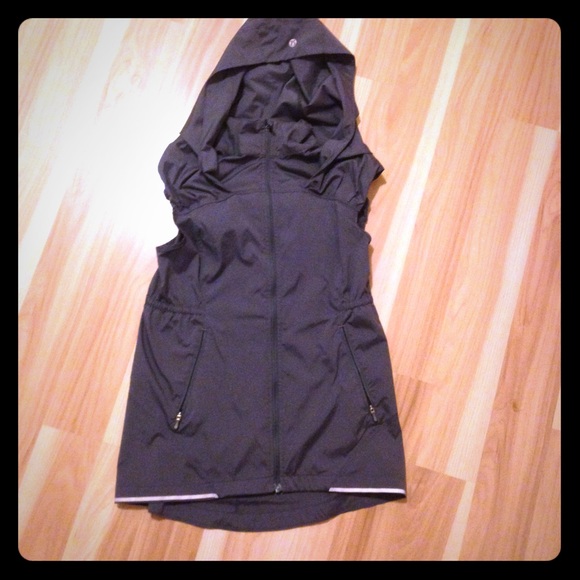 Lululemon Run: Warm Up Vest