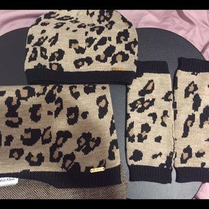 Scarf set NWOT (New w/o tags!)
