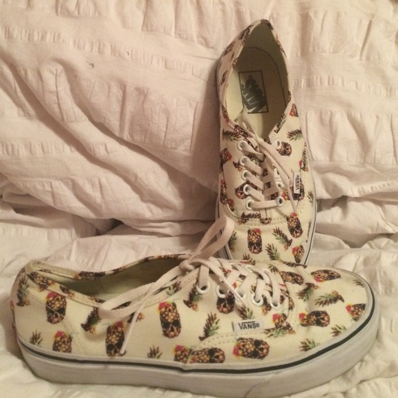 Pineapple vans