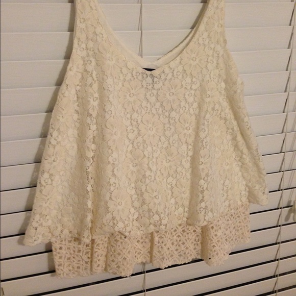 American Eagle two-layered lace crop-top - Picture 1 of 3