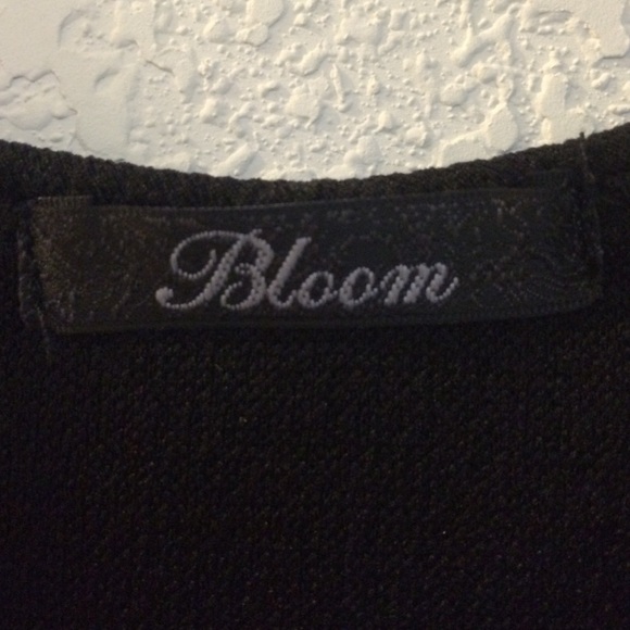 Tight black dress with lace bottom - Picture 4 of 4