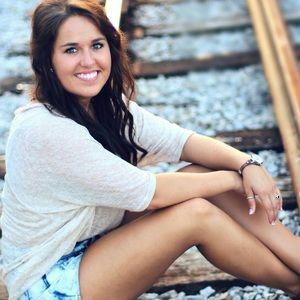 Meet your Posher, Leah