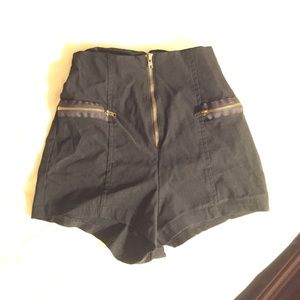 Black high waisted shorts !