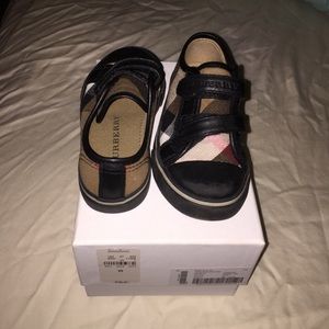 Burberry kids shoes