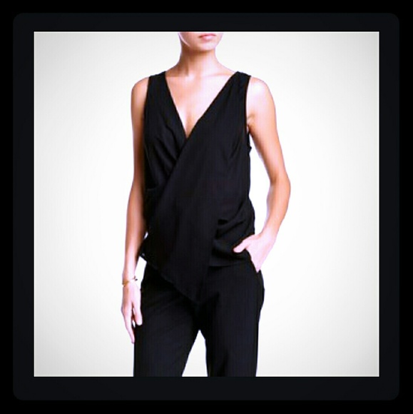 Socialite Tops - *BRAND NEW* Black Sleeveless Top