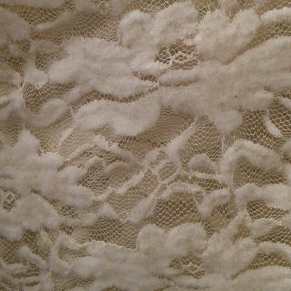 Off white lace top - Picture 2 of 4