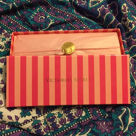 Victoria secret bracelet - Picture 3 of 4