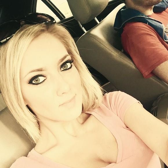 Meet your Posher, Cora - Picture 2 of 4