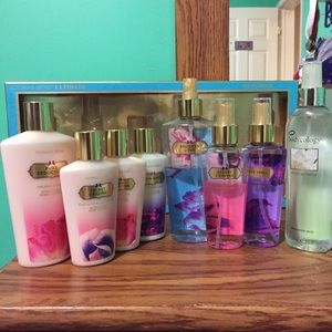 Victoria's Secret body sprays and lotion!! 🌸🍑🌸
