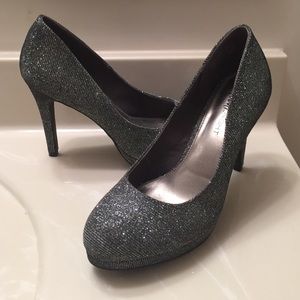 Sparkly heels!!!! Gorgeous!