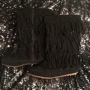 Minnetonka Like Black Fringe Boots