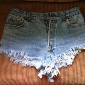 High waisted Levi shorts