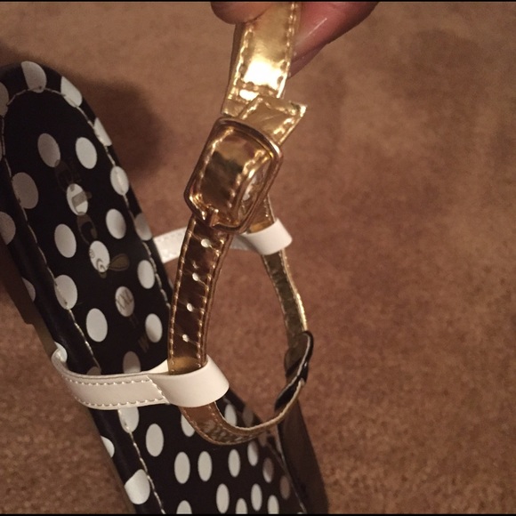 Rue 21 Etc! Sandal - Picture 3 of 4