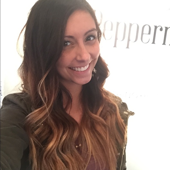 Meet your Posher, Ali - Picture 2 of 3