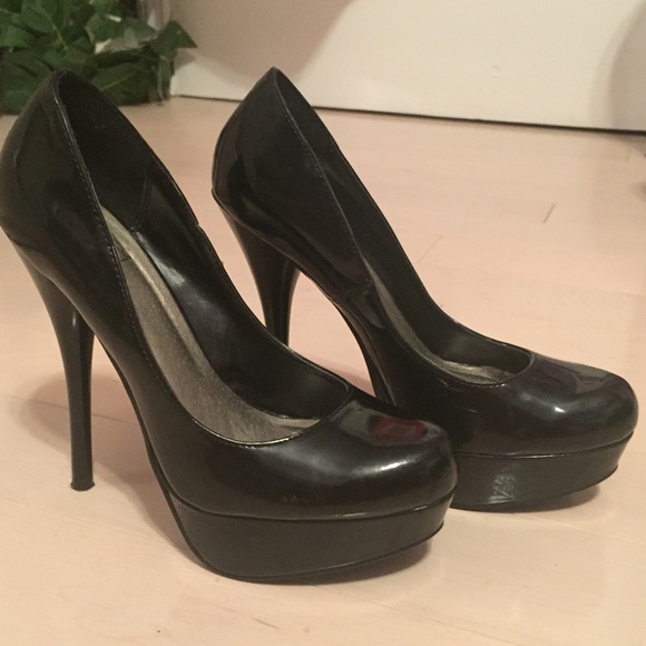 Size 7 black platform heel - Picture 2 of 3