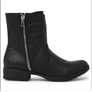 Black poppy boots from pacsun