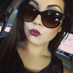 Meet your Posher, Celina