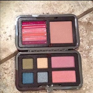 Mark Showcase, Color & Clutch To Go.