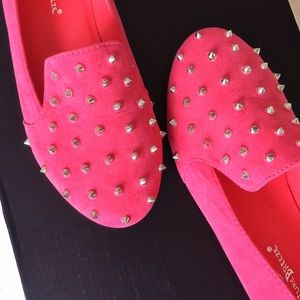 Stylish Hot Pink Designer Fashion Flats w/spikes