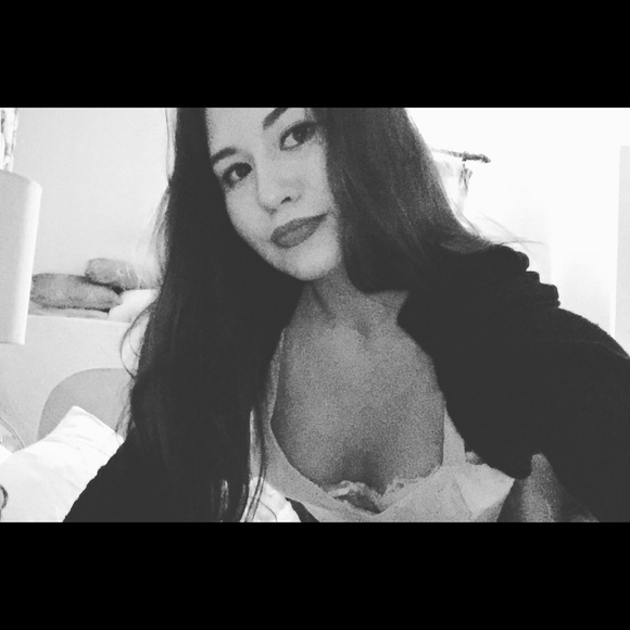 Meet your Posher, Hilary - Picture 2 of 2