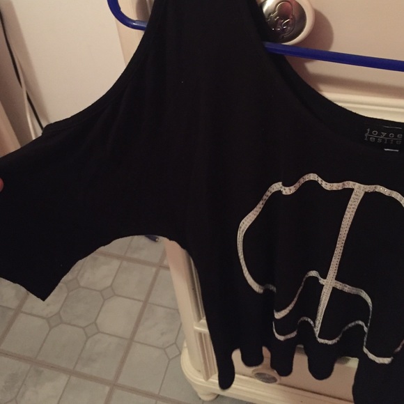 Black short sleeve peace sign shirt