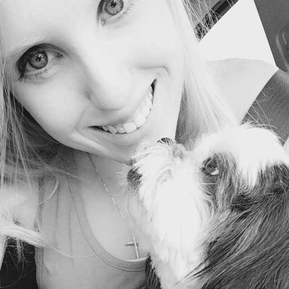 Meet your Posher, Courtney - Picture 3 of 3