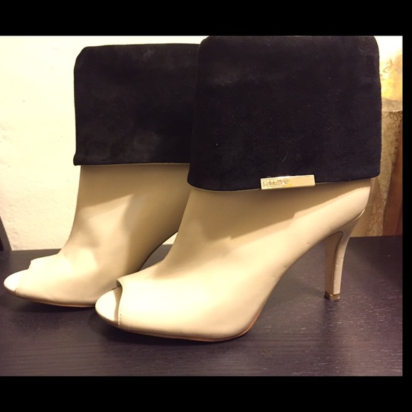 Calvin Klein Kaiya Peep Toe Booties Size 8