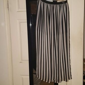 H&M Chiffon/tulle black and white skirt