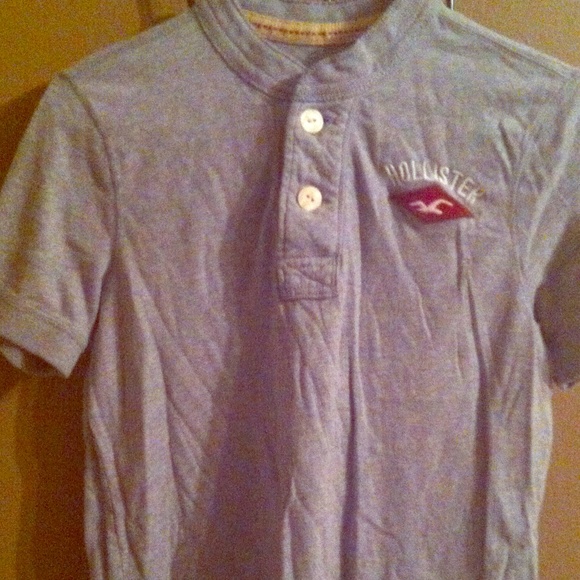 Grey short sleeve sport hollister shirt