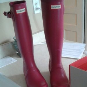 Authentic Hunter tall rainboot size 7
