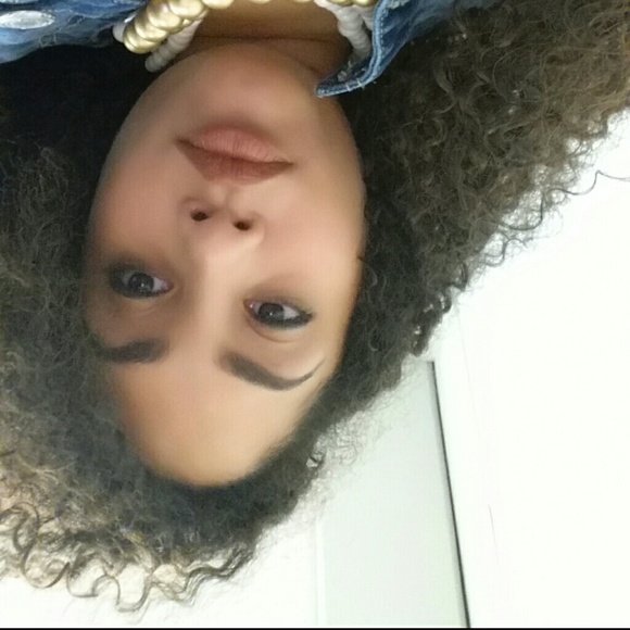 Meet your Posher, Kenia