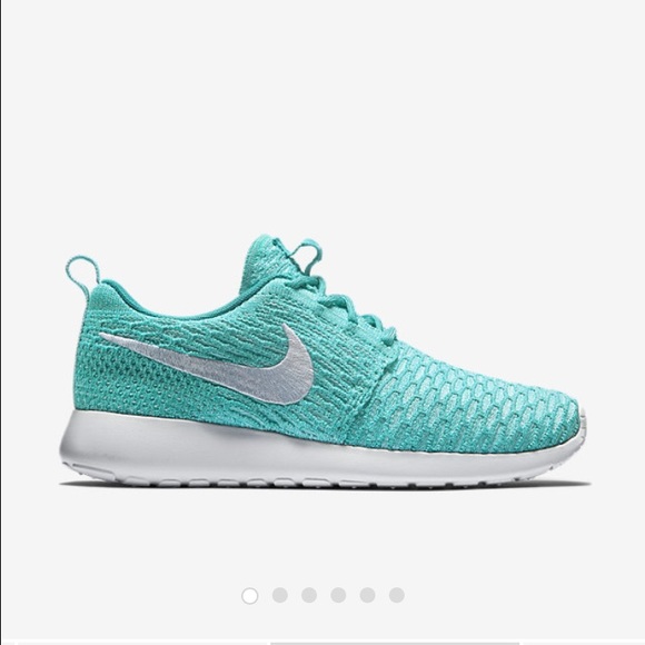 Nike Shoes - Nike flyknit roshes