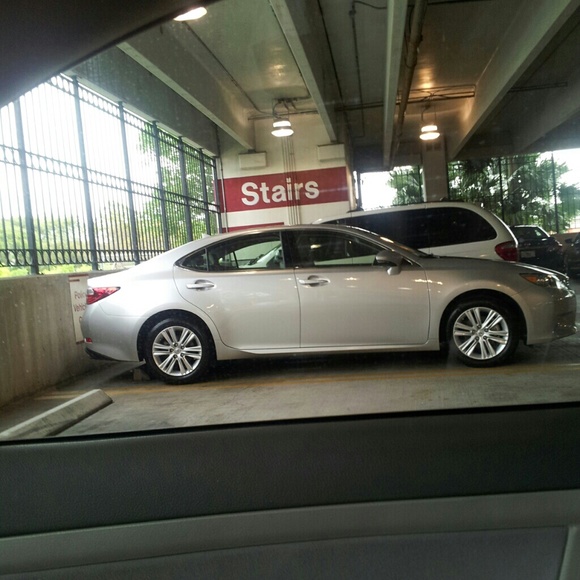 Meet your Posher, Yvoncia - Picture 1 of 1