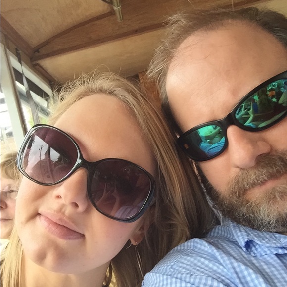 Meet your posher! - Picture 2 of 4