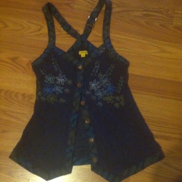 Really cute flower embroidered blue button up tank