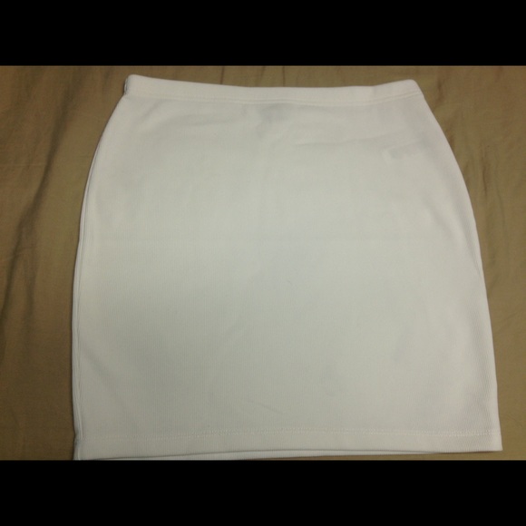 Forever 21 White stretchy pencil skirt size Large