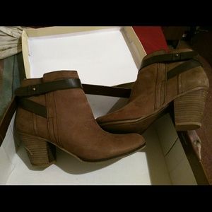 Pre-loved Franco Sarto ankle boot w| box. ??