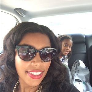 Meet your Posher, Ebony