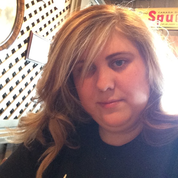 Meet your Posher, Ashley - Picture 1 of 1