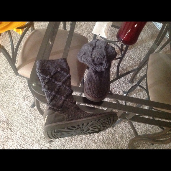 Charcoal Cardy knit/Argyle Ugg boots EUC