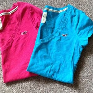 Hollister V-necks size M